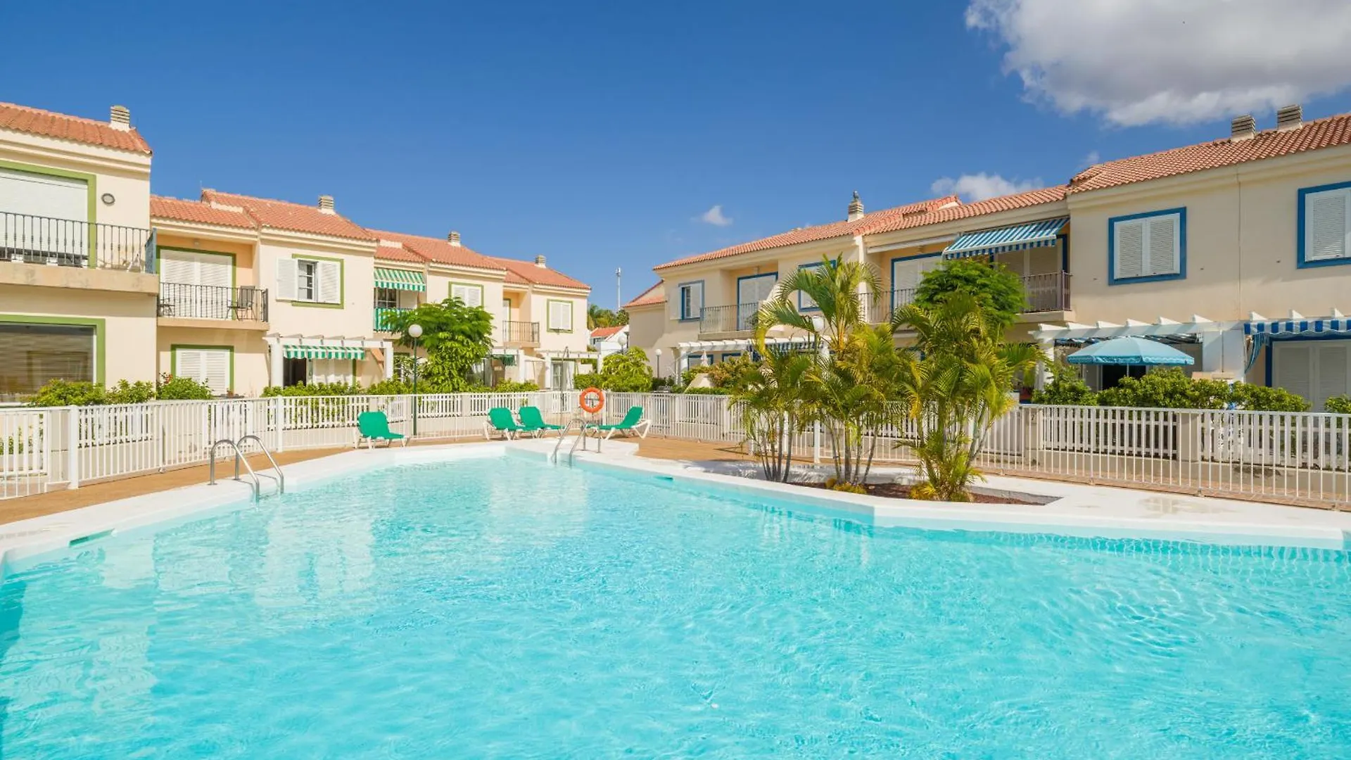 Cabosos Suites Pasito Blanco Feriehus